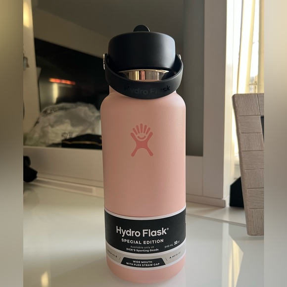 Brand new unused hydroflask in the color dogwood - Picture 2 of 6